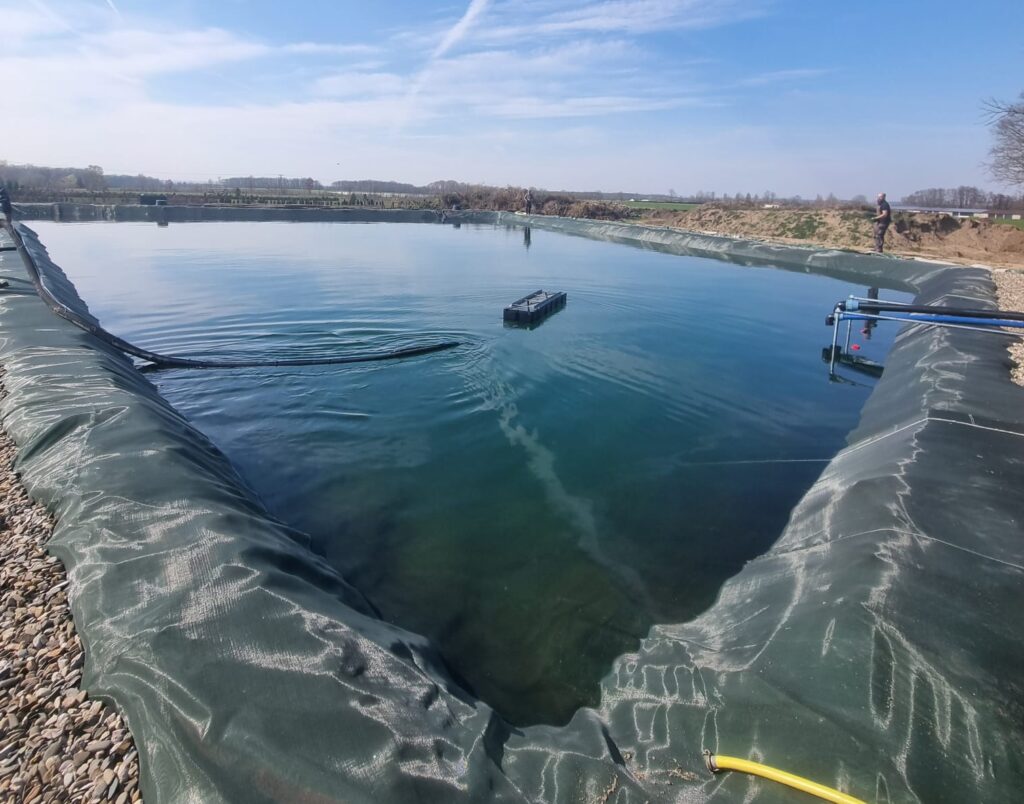 Die Pumpe wurde erfolgreich in unseren Wasserspeicherteich eingesetzt!